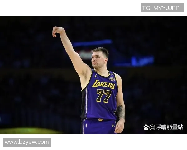 湖人主场迎战雷霆精彩对决回顾及赛后分析 湖人主场迎战雷霆精彩对决回顾及赛后分析